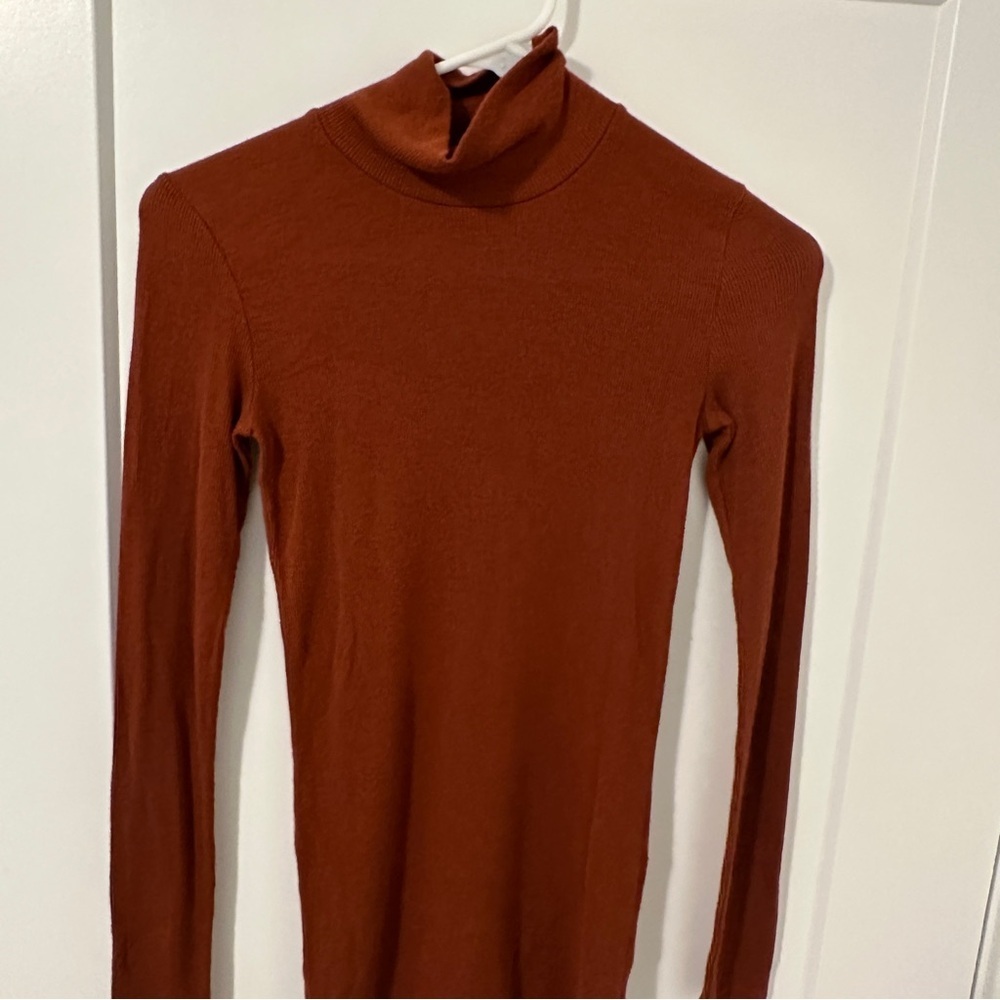 Aritzia Wilfred Only Turtleneck Burnt Orange Ribbed Top Size XS Women’s - Picture 5 of 11